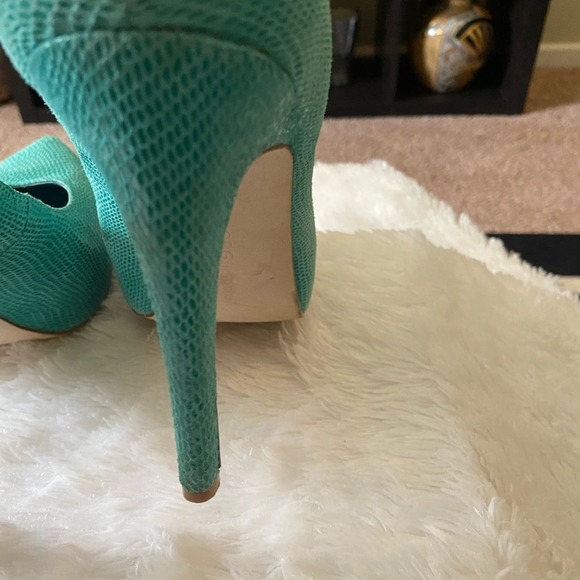 BCBGeneration Almond Toe Pump - Picture 5 of 8